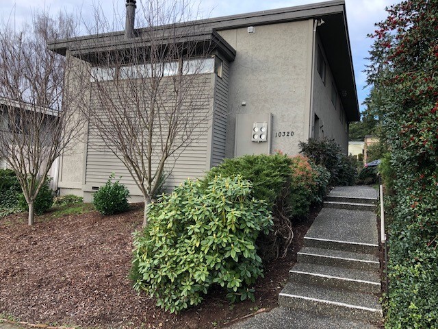 10320 NE 186th St, Unit 1 in Bothell, WA - Building Photo