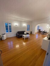 130 N Croft Ave, Unit 3 in Los Angeles, CA - Building Photo - Building Photo