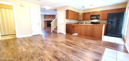 495 Popp's Ferry Rd in Biloxi, MS - Building Photo - Building Photo