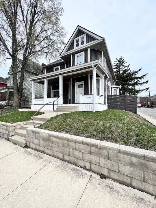 166-170 Dakota Ave, Unit 170 in Columbus, OH - Foto de edificio
