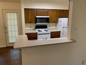 8812 Schick Rd in Austin, TX - Building Photo - Building Photo
