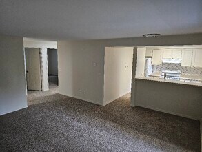 13716 15th Ave NE in Seattle, WA - Foto de edificio - Building Photo