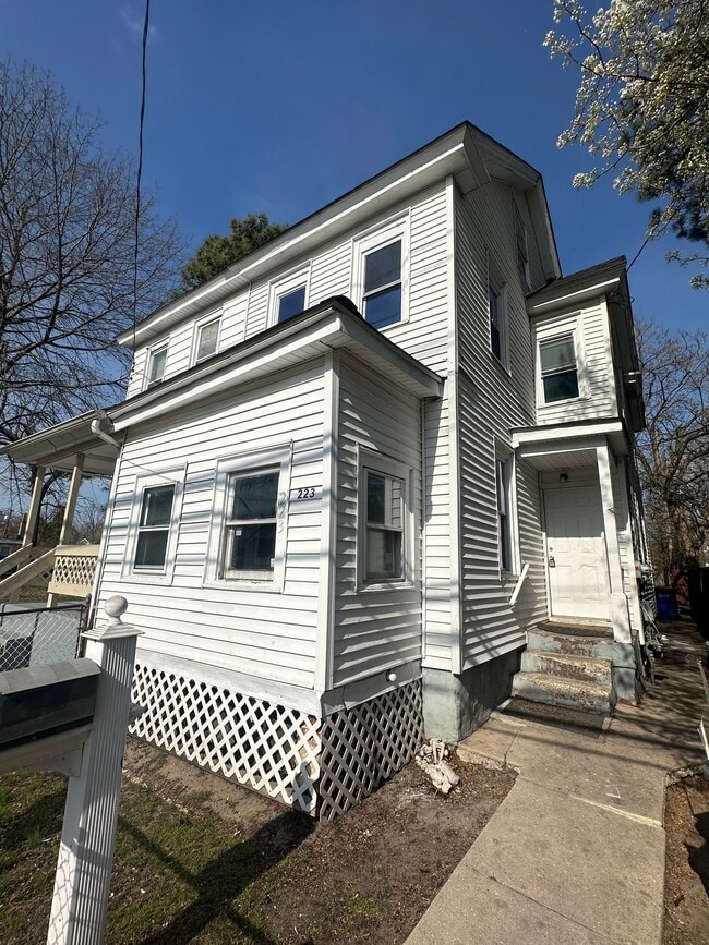 property at 223 S 3rd St