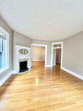 465 Washington St, Unit 4 in Brookline, MA - Building Photo - Building Photo