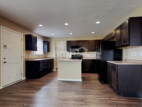 1621 Wagner Dr in Shelbyville, IN - Foto de edificio - Building Photo