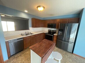 1690 Midsummer Night Cove in Fort Wayne, IN - Foto de edificio - Building Photo
