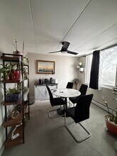 225 S Rohlwing Rd in Palatine, IL - Foto de edificio - Building Photo