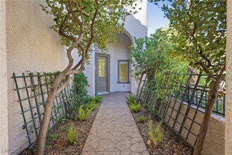 12020 W Prada Verde Dr in Las Vegas, NV - Building Photo - Building Photo