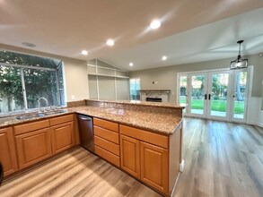 1742 Oakview Way in Upland, CA - Building Photo - Building Photo