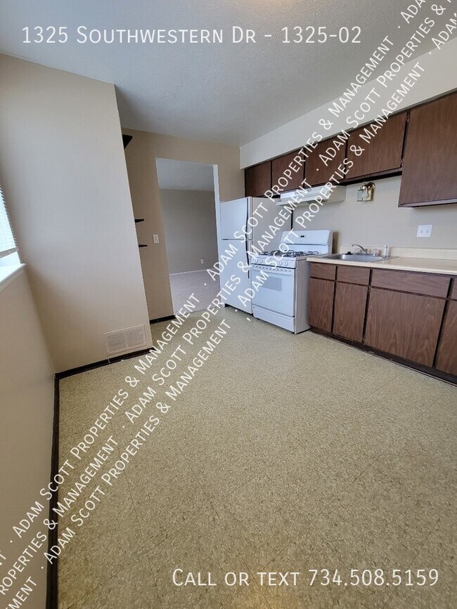 1325 Southwestern Dr-Unit -1325-02 in Tecumseh, MI - Building Photo - Building Photo