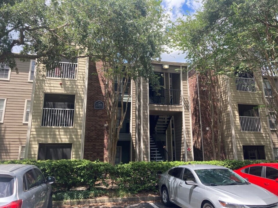 2201 Metropolitan Way in Orlando, FL - Building Photo