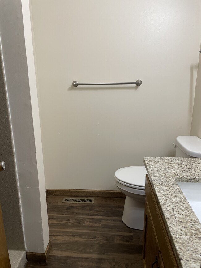 1703 Heritage Ln in Great Bend, KS - Building Photo - Building Photo