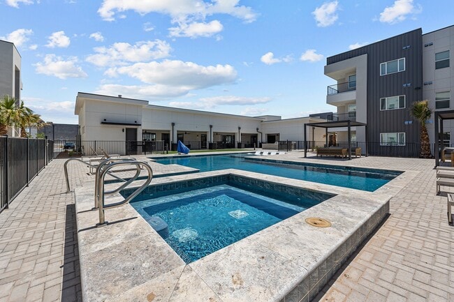 Desert Commons East in El Paso, TX - Foto de edificio - Building Photo