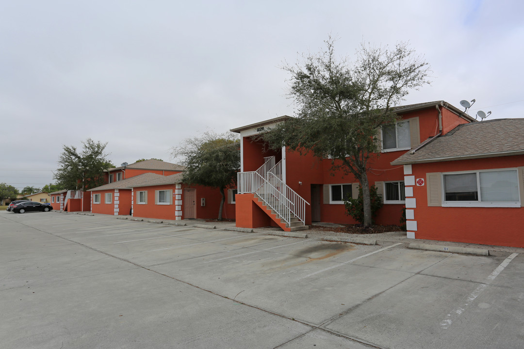 4023 Skyline Blvd in Cape Coral, FL - Building Photo