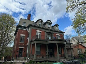 509 Monroe Ave in Scranton, PA - Foto de edificio - Building Photo