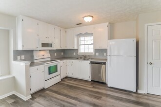 172 Laurel Hill Dr in Prattville, AL - Foto de edificio - Building Photo