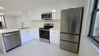 10161 W Sunrise Blvd, Unit 101 in Plantation, FL - Building Photo - Building Photo