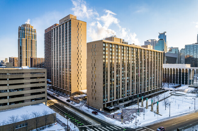 The River Towers Condominium in Minneapolis, MN - Foto de edificio - Building Photo