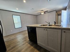 527 Suwanee Dr in North Fort Myers, FL - Building Photo - Building Photo