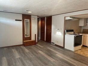 604 East St in Parkville, MO - Building Photo - Building Photo