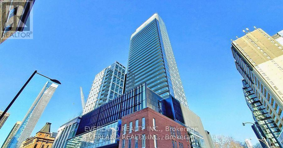 3-4013 Gloucester St in Toronto, ON - Building Photo