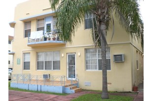 701 10th St in Miami Beach, FL - Building Photo - Building Photo