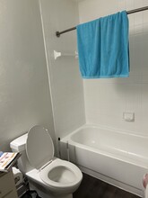4127 Winners Cir, Unit Bedroom 1 in Sarasota, FL - Building Photo - Building Photo