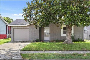 2950 Dickens Dr in New Orleans, LA - Building Photo