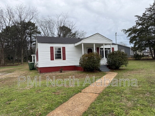 1021 Fairway Dr NW in Huntsville, AL - Building Photo - Building Photo