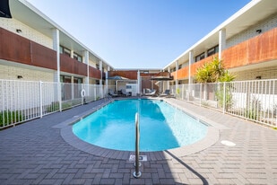 Luna Bear Arcos in Phoenix, AZ - Building Photo