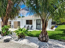 906 11th Ave in New Smyrna Beach, FL - Building Photo