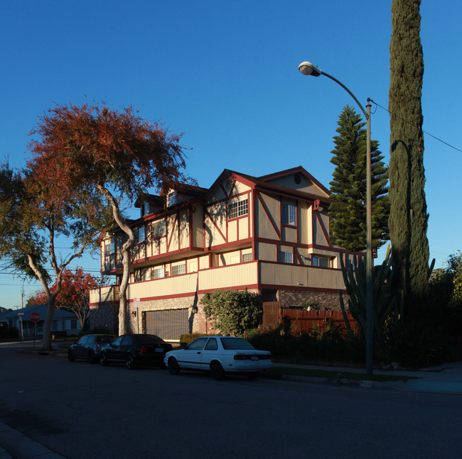 1731 Lake St in Glendale, CA - Foto de edificio - Building Photo