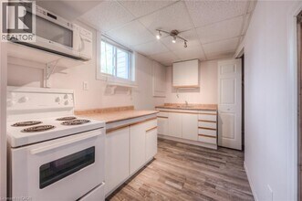 57 Kingswood Dr in Kitchener, ON - Building Photo - Building Photo