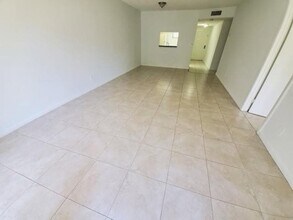 8720 Shadow Wood Blvd, Unit 205 in Coral Springs, FL - Building Photo - Building Photo