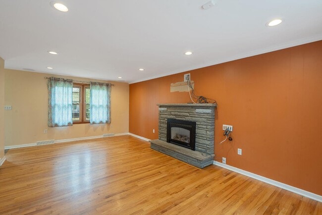 20 Apricot Ln in Liverpool, NY - Building Photo - Building Photo