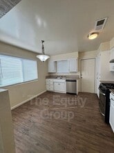 547 W Tulare Ave in Visalia, CA - Building Photo - Building Photo