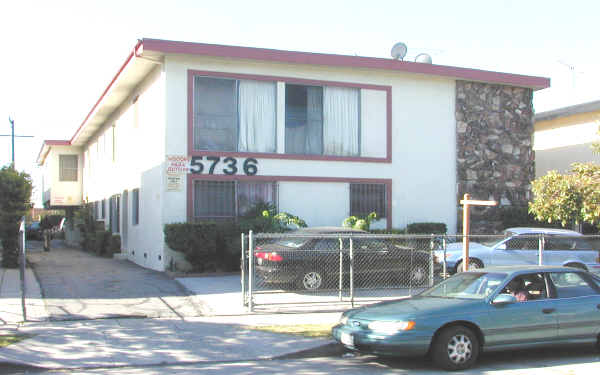 5736 Virginia Ave in Los Angeles, CA - Building Photo