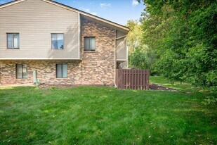 4761 Cedar Lake Rd S in St. Louis Park, MN - Building Photo