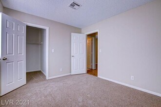 115 Hanover Dr in Henderson, NV - Building Photo - Building Photo
