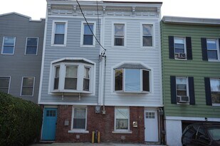 40 Van Reypen St in Jersey City, NJ - Building Photo