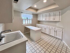 1090 E Cole Ave in Fresno, CA - Building Photo - Building Photo