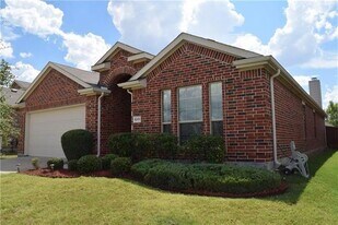 5201 Bear Valley Dr in McKinney, TX - Building Photo