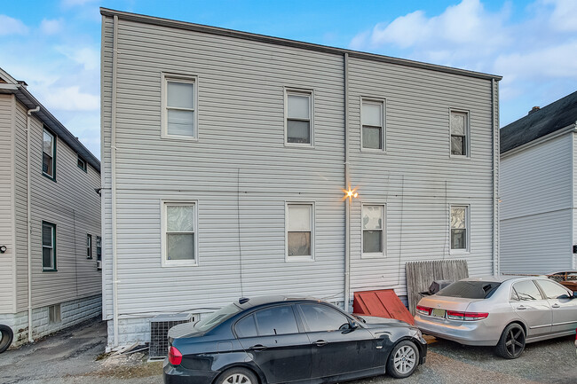 210 W Price St in Linden, NJ - Building Photo - Building Photo