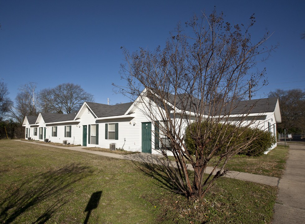 Shreveport Gardens in Shreveport, LA - Building Photo