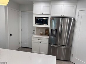 71 Haller Dr in Cedar Grove, NJ - Building Photo - Building Photo