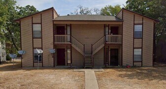 2403 Bandera Dr, Unit B in College Station, TX - Building Photo