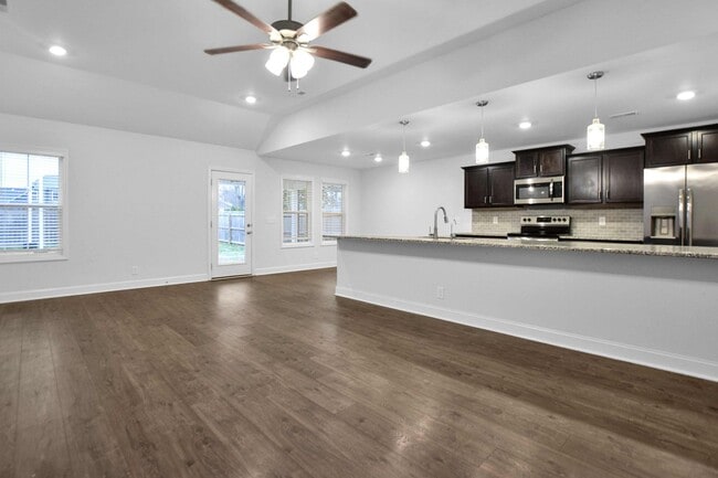 208 Clark Rd in Clarksville, TN - Building Photo - Building Photo