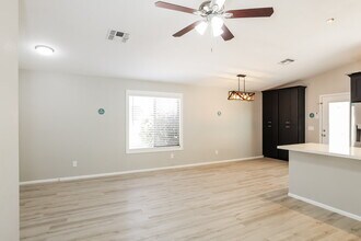 8751 W Loma Ln in Peoria, AZ - Building Photo - Building Photo