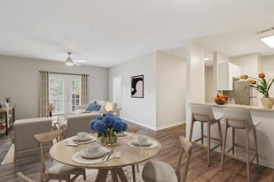 Cross Creek at Murfreesboro in Murfreesboro, TN - Building Photo