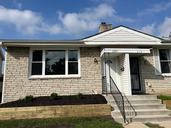 385 Dover Ln in Des Plaines, IL - Building Photo - Building Photo